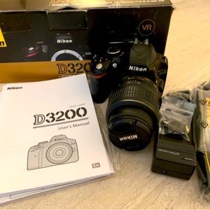 Nikon D3200 with Nikon DX AF-S 18-55mm f/3.5-5.6G VR Lens Kit